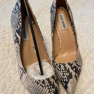Steve Madden Snakeskin Pumps Size 8